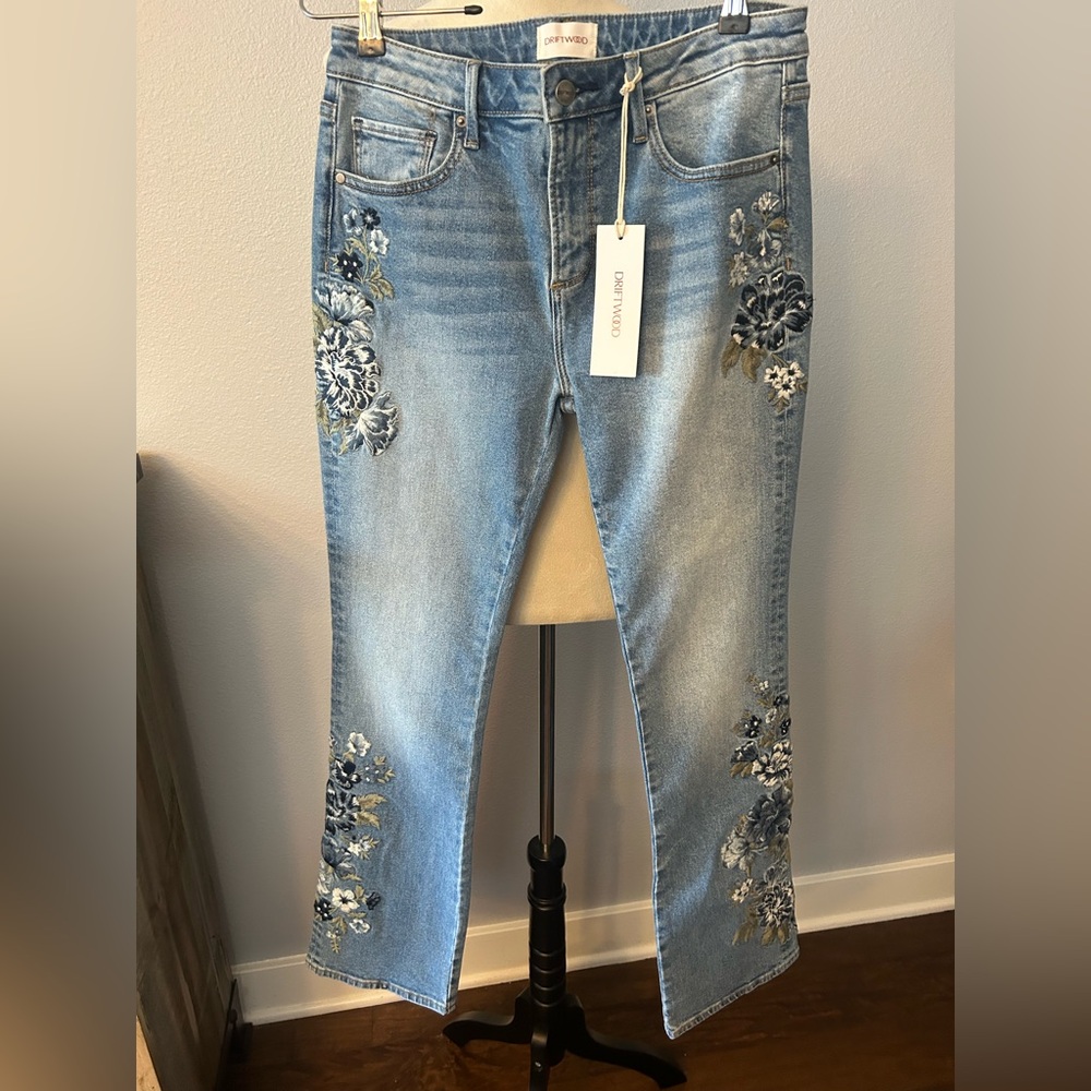 Driftwood Kelly Embroidered Boot Cut Jeans   NWT